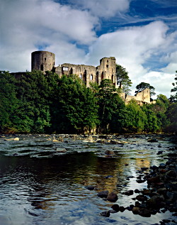 (A picture of Barnard Castle)